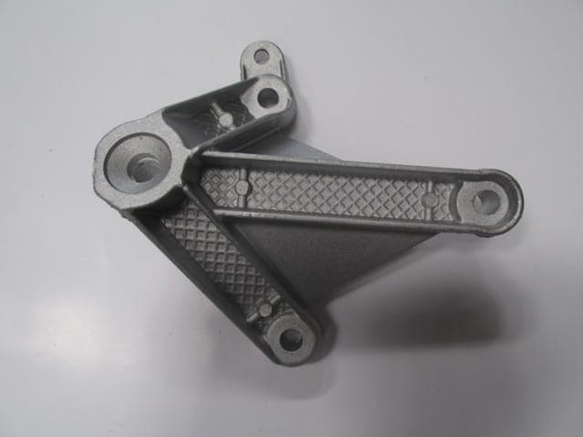 DACIA SANDERO- 09/12; MOTOR TAKOZU BAĞLANTI KULAĞI 1.5DCI (1/3)