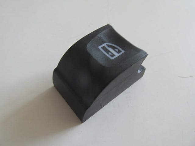 RENAULT FLUENCE- 09/12; ÖN/ARKA CAM DÜĞME BUTONU SAĞ (1/2)