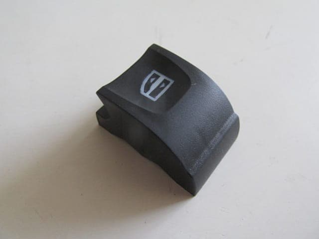 RENAULT LAGUNA- 08/12; ÖN/ARKA CAM DÜĞME BUTONU SOL (KANALLI TIRNAK) (1/2)