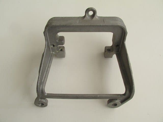 RENAULT MASTER- 3- 11/19; MOTOR TAKOZU BAĞLANTI KULAĞI (ALÜMİNYUM) (1/2)