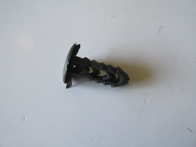 FIAT DOBLO- 06/10; ÖN ÇAMURLUK DAVLUMBAZI KLİPSİ (1/2)