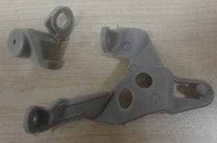 TOYOTA COROLLA- ZZE121- 02/06; FAR ÜST VE YAN TAMİR KİTİ SOL (BAĞLANTI BRAKETİ) (2Lİ SET) (1/2)