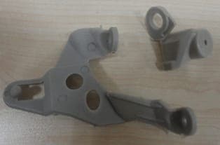 TOYOTA COROLLA- ZZE121- 02/06; FAR ÜST VE YAN TAMİR KİTİ SAĞ (BAĞLANTI BRAKETİ) (2Lİ SET) (1/2)