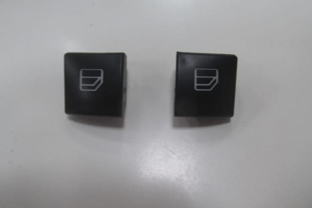 MERCEDES C CLASS- W204- 11/13; ÖN SOL KAPI SAĞ/SOL AÇMA DÜĞME BUTONU SET (2 PARÇA) (1/2)