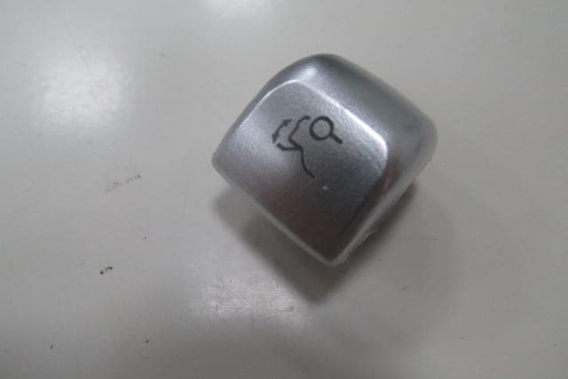 MERCEDES C CLASS- W205- 14/20; BAGAÇ AÇMA DÜĞMESİ BUTONU (1/2)