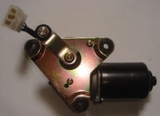 NISSAN SKYSTAR- PICK UP- D22- 97/02; ÖN CAM SİLGİ MOTORU (TW) (1/1)