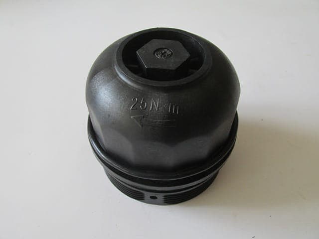 NISSAN SKYSTAR- PICK UP- ND22- 03/12; MOTOR YAĞ FİLTRE KAPAĞI (PLASTİK) (1/2)