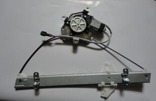 HYUNDAI ATOS- 98/01; ÖN CAM KRİKOSU SAĞ ELEKTRİKLİ/MOTORLU 2FİŞLİ (1/2)