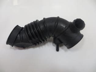 HYUNDAI ACCENT- ERA- 06/12; HAVA FİLTRE HORTUMU ÜST (BENZİNLİ) (1/2)