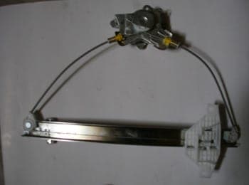 HYUNDAI SONATA- 99/02; ÖN CAM KRİKOSU SAĞ ELEKTRİKLİ/MOTORSUZ (32DİŞ) (1/2)