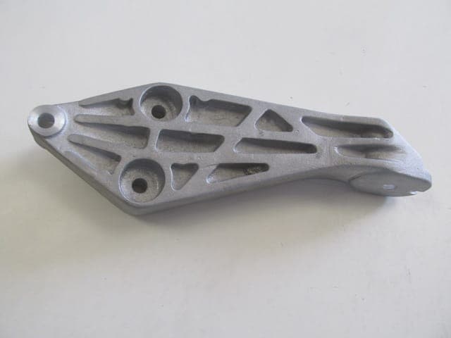 OPEL VECTRA- B- 96/99; ŞANZUMAN BAĞLANTI KULAĞI (1.8/2.0) (1/3)