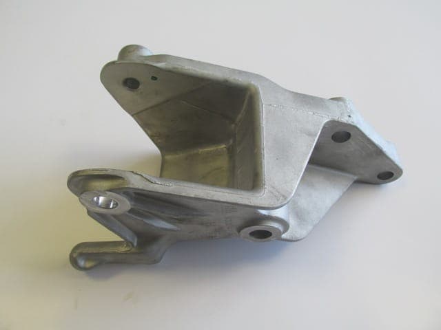 OPEL ASTRA- J- SD/HB- 10/20; ŞANZUMAN ARKA BAĞLANTI TAKOZU (1.3 DİZEL) (1/4)