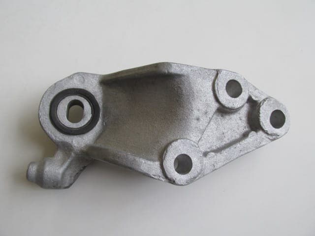 OPEL CORSA- D- 07/14; ŞANZUMAN ARKA BAĞLANTI TAKOZU (1/2)