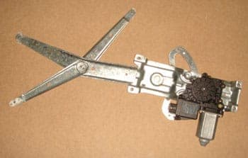 OPEL CORSA- B- 93/00; ÖN CAM KRİKOSU SAĞ ELEKTRİKLİ/MOTORLU 3 KAPI (HUSHAN) (1/1)