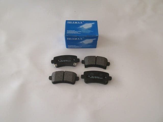 OPEL INSIGNIA- 09/17; ARKA FREN BALATASI 1,4/1,6/1,8/2,0 (DİSK)(106,4X47,4X17,3)(BRAMAX) (1/4)