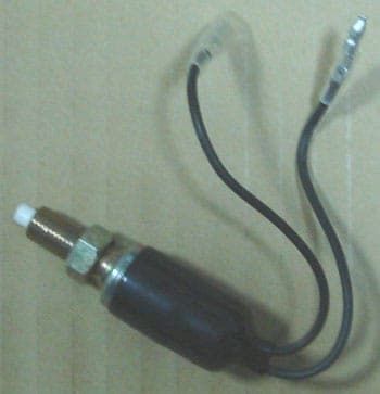 ISUZU NPR- ŞAMPİYON- 97/06; STOP LAMBASI MÜŞÜRÜ ORJ.NO:5-82440-0030 (ÇİFT TEKER) (EXP) (1/1)